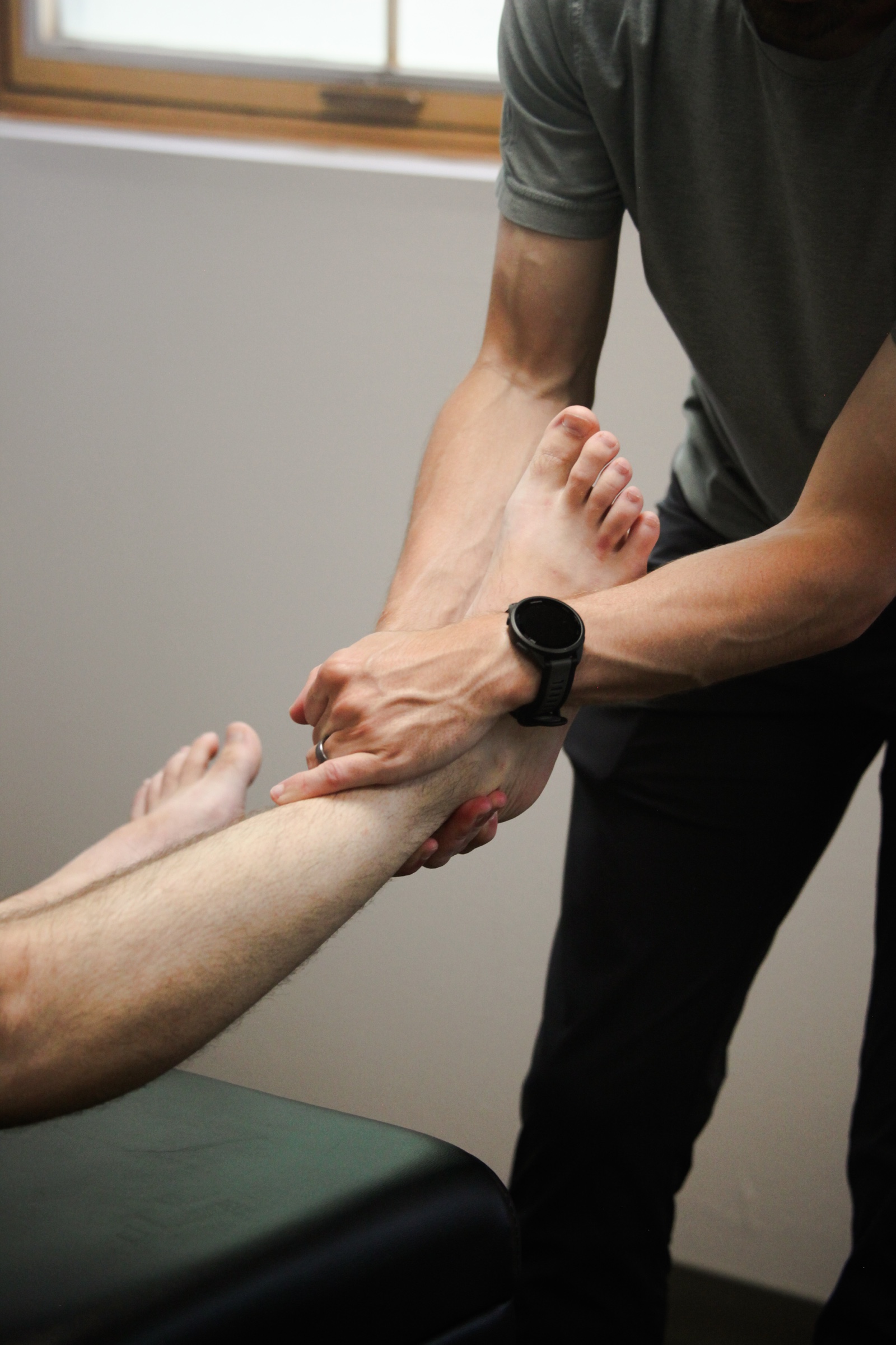 Straight leg raise assessment, one of the ways to tell hip tightness apart from nerve irritation